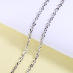 Close-up of 4mm silver stainless steel flat cross chain with classic link structure