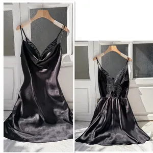 Nuisette en satin avec décolleté en V profond et dentelle papillon au dos raffinée