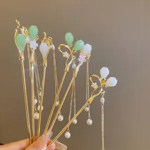 Élégant ensemble d'épingles à cheveux chinoises dorées avec glands en perles et tulipes