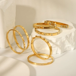Set of 7 gold-plated 18K stainless steel bangles with star and zircon geometric designs