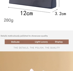 Detail view of resin jewelry display stand with dimensions 12cm and weight 280g