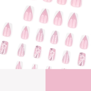Unghie finte French bianche con motivi floreali 3D e design geometrici rosa glitter
