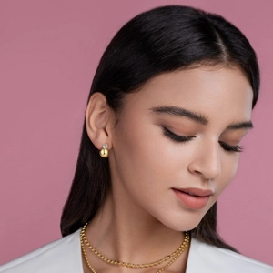 Elegant gold spherical stud earrings and beaded necklace set with sparkling zircons