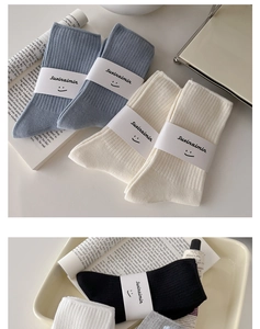 Detailed knit rib texture of blue and neutral mid-calf crew socks for women