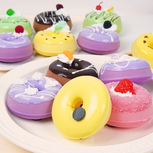 Set di calamite a forma di ciambelle artificiali in PU per decoro casa e frigo
