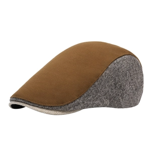 Coppola stile britannico con twill marrone e patchwork di lana grigia a spina di pesce