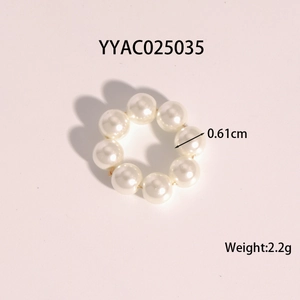 Detailed view of pearl ring YYAC025035 with white beads and 0.61cm size specs