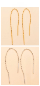 Dettaglio degli orecchini a catenella passanti in argento 925 oro e argento