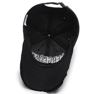 Casquette de baseball en jean noir délavé avec broderie et boucle métallique réglable