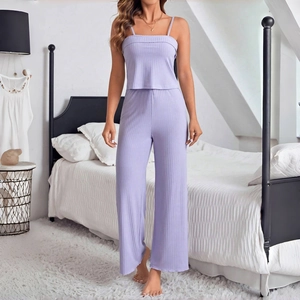 Ensemble pyjama côtelé lilas avec haut caraco et pantalon large à taille haute élégant