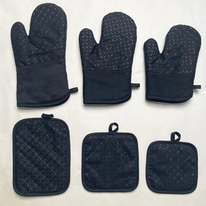 6-piece black silicone oven mitts and pot holders set with non-slip diamond texture
