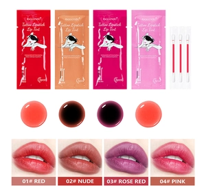 Set rossetti a match in quattro tonalità: Rosso, Nude, Rosso Rosa e Rosa con finish opaco