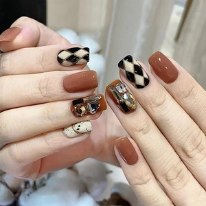 Press On Nails Caramel Brown Argyle Pattern 3D Rhinestone Square Round False Nails For Women Retro Luxury