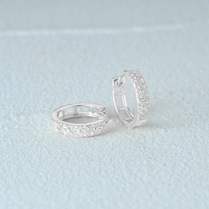 Detailed view of S925 sterling silver square hoop earrings with cubic zirconia stones