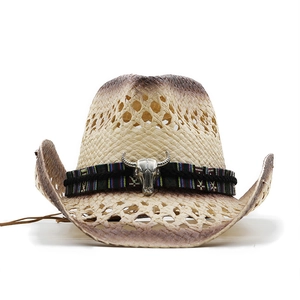 Chapeau de cowboy en paille avec bord vieilli et ornement de tête de taureau pour le soleil
