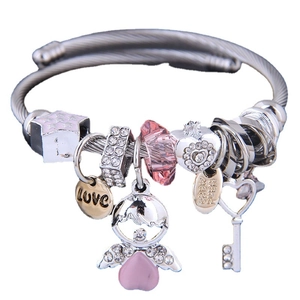 Bracciale minimalista con ciondolo a cigno e perline rosa su catena in acciaio inossidabile