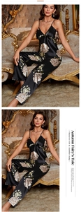 Detail der Satin-Schlafanzugset mit Blumenmuster, V-Ausschnitt Top und lockerer Hose