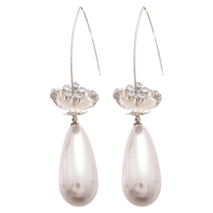 Boucles d'oreilles argentées élégantes avec fleurs en zircon et pampilles de perles