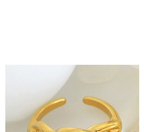 Detailed close-up of a gold-plated titanium steel chain link ring with adjustable opening