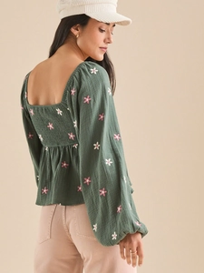 Haut vert femme à col carré avec manches bouffantes et broderie florale au dos