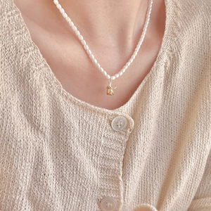 French style 925 silver pearl necklace with gold rose pendant on model's neck