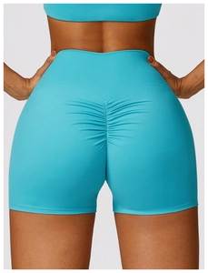 Détail du short de yoga bleu vif à taille haute avec effet push-up et fesses froncées