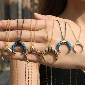 Fashion Copper Micro Inlaid Zirconia Ox Horn Pendant Necklace Elegant Light Luxury Moon Choker Jewelry For Women Gift