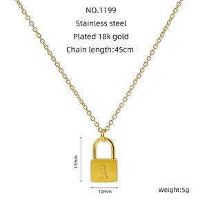 Détails du collier cadenas en acier inoxydable plaqué or 18k avec gravure de la lettre A