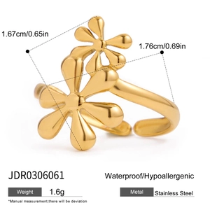 Detailed view of 18k gold plated stainless steel floral ring with size and weight metrics