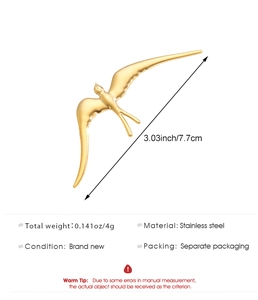 Détails de la broche hirondelle dorée en acier inoxydable avec ses dimensions et son poids