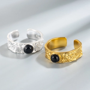 Irregular 925 sterling silver foil texture rings with black gemstone and gold silver finish