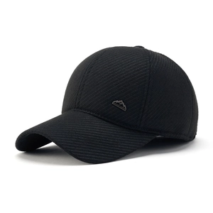 Winter-Baseballkappe für Herren mit Fleecefutter und Berg-Metall-Logo-Emblem
