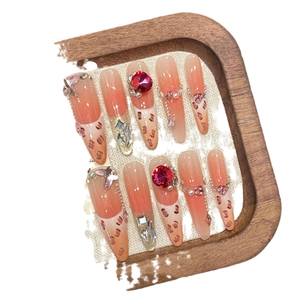 Faux ongles léopard roses avec strass rouges et breloques papillon en métal 3D