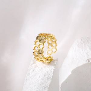 18K gold plated honeycomb ring with hollow geometric patterns and zircon stones