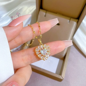 Luxurious gold-plated titanium steel heart necklace with pavé crystal zircon pendant