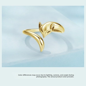 Detailed macro shot of the S925 sterling silver fox ring with gold-plated finish