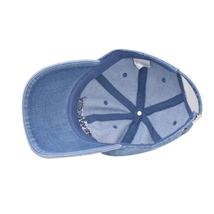 Detail der New York City Denim Baseballkappe mit Schweißband und Metallschnalle
