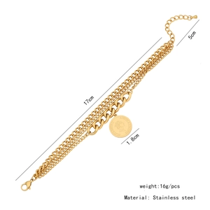 Détail du bracelet triple couche doré avec pendentif Elizabeth et mesures précises