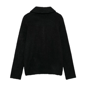Vue arrière du cardigan en tricot de fausse fourrure noire avec col et peluche