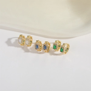 Orecchini dorati eleganti con zirconi rettangolari nei colori bianco blu e verde