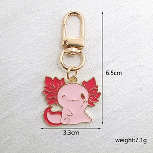 Porte-clés axolotl rose en émail avec dimensions 6,5cm x 3,3cm et indication de poids