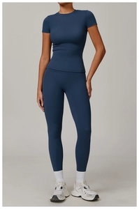 Detail of navy blue slim-fit yoga set showing the high-waisted leggings and short sleeve top