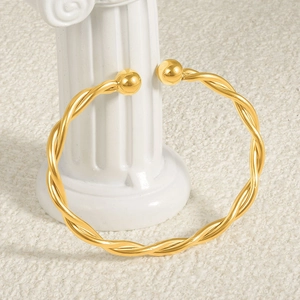 Adjustable 18k gold-plated 304 stainless steel twisted cuff bracelet with beaded ends