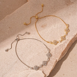Bracelets réglables en or et argent avec trois pendentifs trèfle sertis de zircones