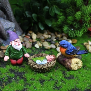 Kit de nains de jardin avec chapeau violet, oiseau bleu sur souche et nid en résine déco
