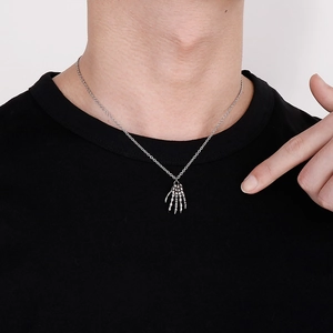 Collana con ciondolo a mano di scheletro in argento con catena in acciaio inox per uomo e donna