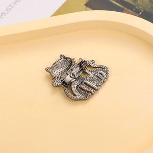 Broche chat en alliage avec structure arrière en nid d'abeille et fermoir à épingle