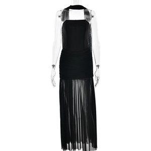 Robe longue noire sans manches avec bustier plissé et jupe en tulle transparent chic