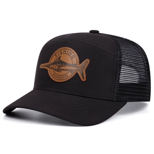 Schwarze Mesh-Trucker-Kappe mit Leder-Angel-Patch und gebogenem Schirm für Outdoor