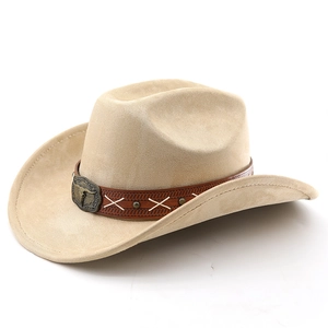 Détail du chapeau de cowboy avec boucle de taureau vintage et bande en cuir marron